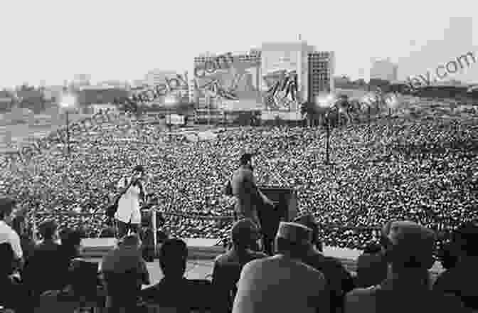 A Large Crowd Listens To Fidel Castro Addressing A Rally Memoir Of My Youth In Cuba: A Soldier In The Spanish Army During The Separatist War 1895 1898 (Atlantic Crossings)